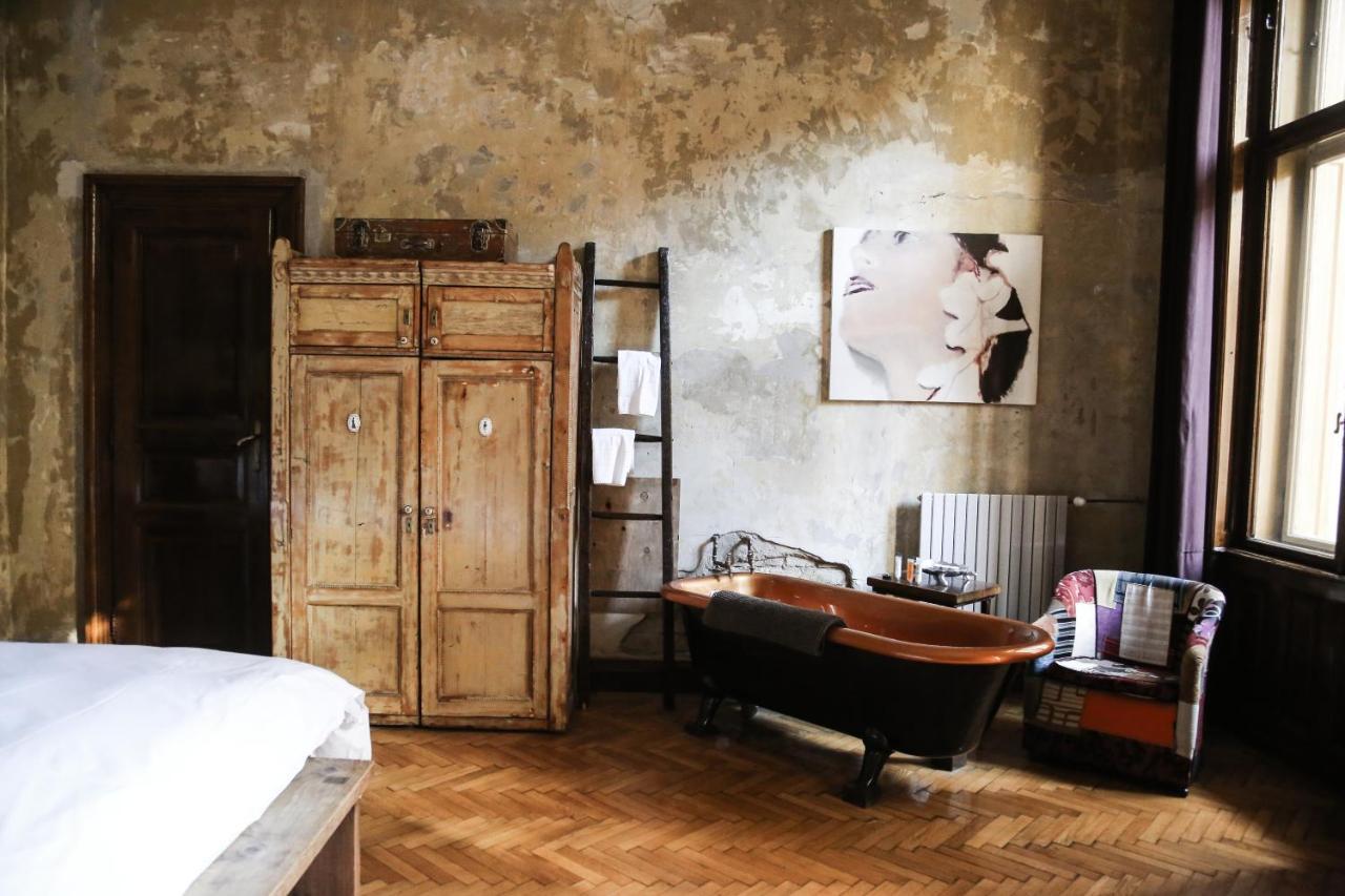 Brody House 4*